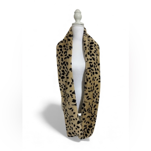 Minky Couture SUPER SOFT, LUXE, Animal Print Scarf 5X72 - Picture 2 of 3